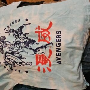 Avengers T Shirt Earth's Mightiest Heroes Medium (A-25)